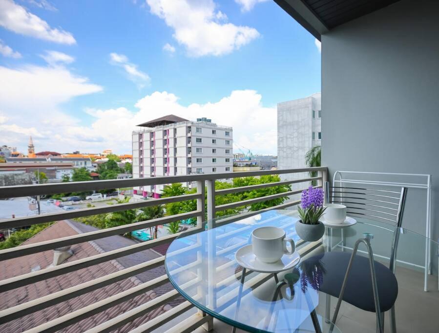 Luxury Living In Heart Of Nimman Lägenhet Chiang Mai Exteriör bild